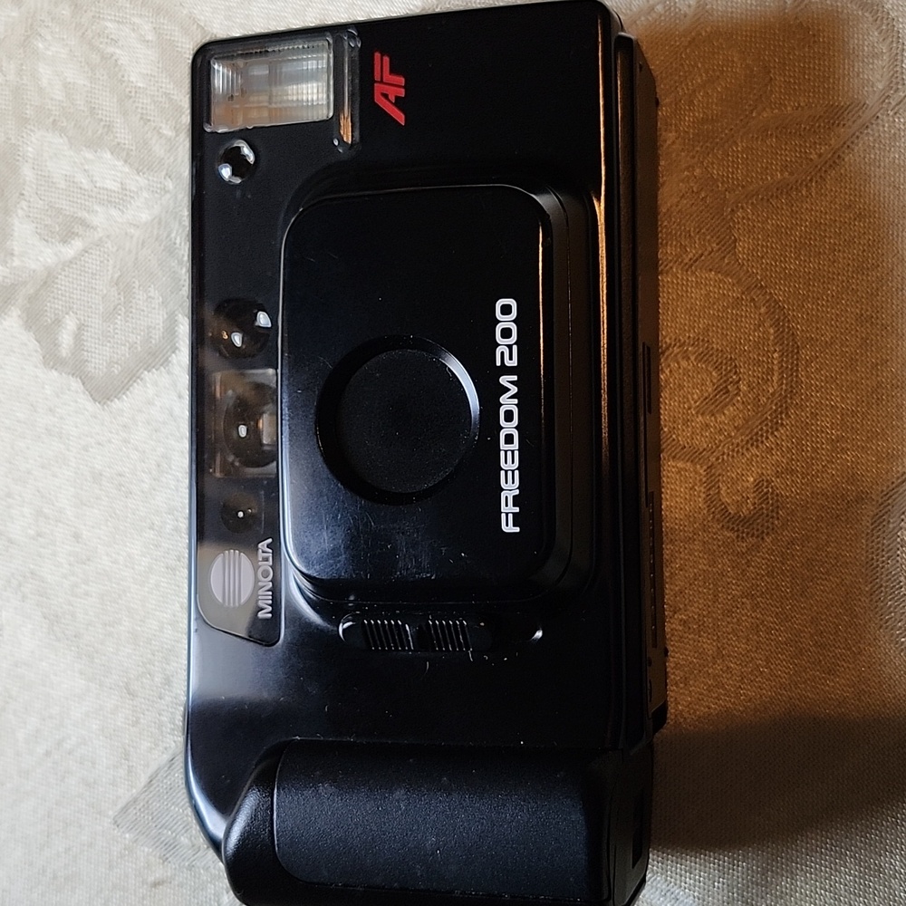 Minolta Freedom 200/AF-EII Camera Uses 35 Mm Film Vintage PARTS CAMERA
